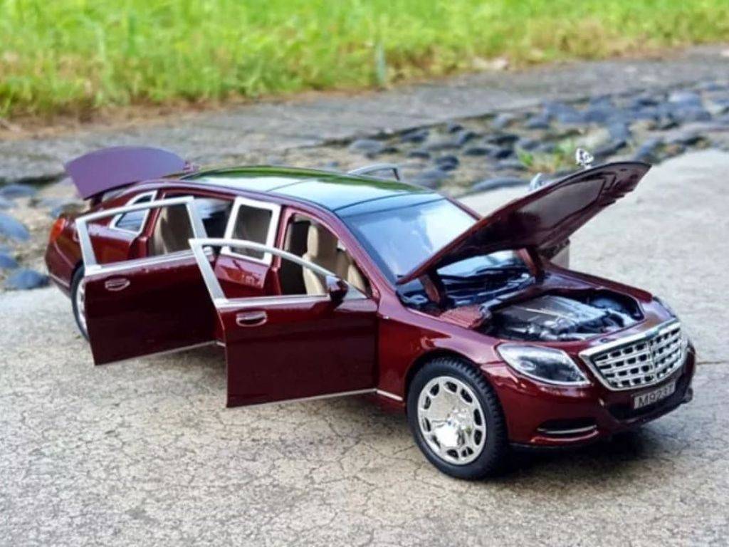 Masina Jucarie tip Mercedes tip Maybach, sunete si lumini, maro