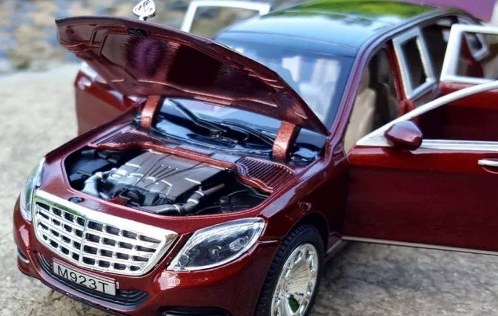 Masina Jucarie tip Mercedes tip Maybach, sunete si lumini, maro