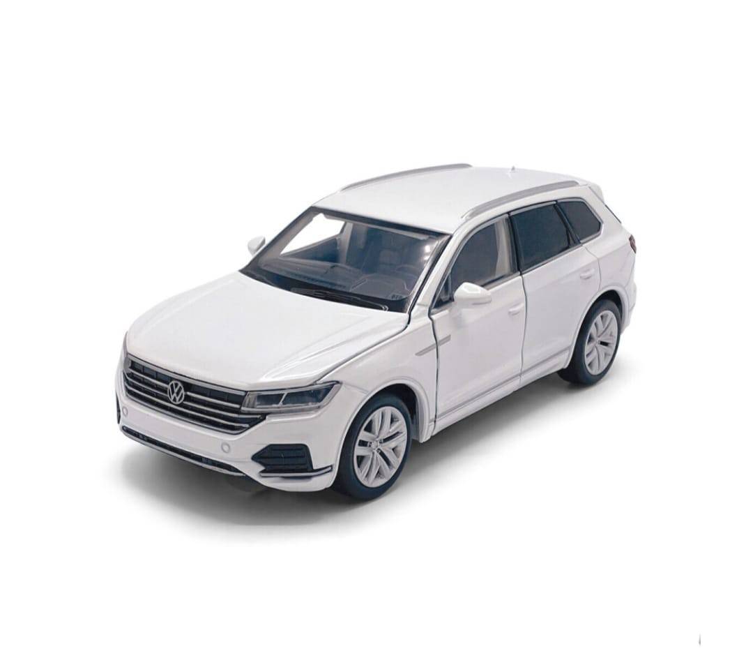 Masinuta metal mecanica, Volkswagen Touareg, scara 1:32, sunete, usi mobile, capota mobila, portbagaj mobil, alb, 15 cm