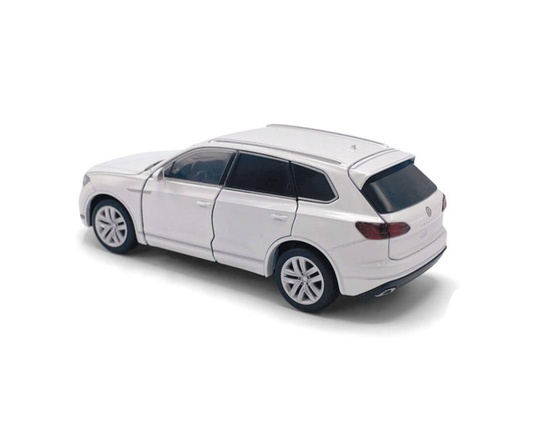 Masinuta metal mecanica, Volkswagen Touareg, scara 1:32, sunete, usi mobile, capota mobila, portbagaj mobil, alb, 15 cm