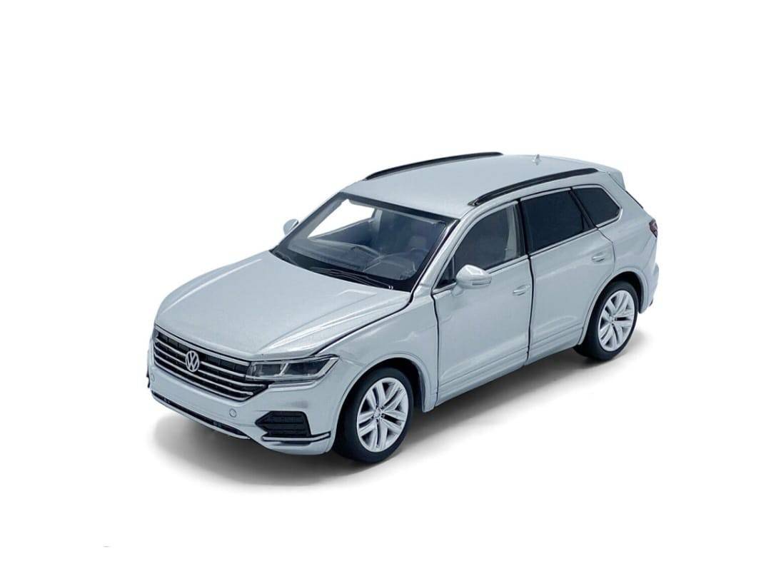 Masinuta metal mecanica, Volkswagen Touareg, scara 1:32, sunete, usi mobile, capota mobila, portbagaj mobil, gri, 15 cm