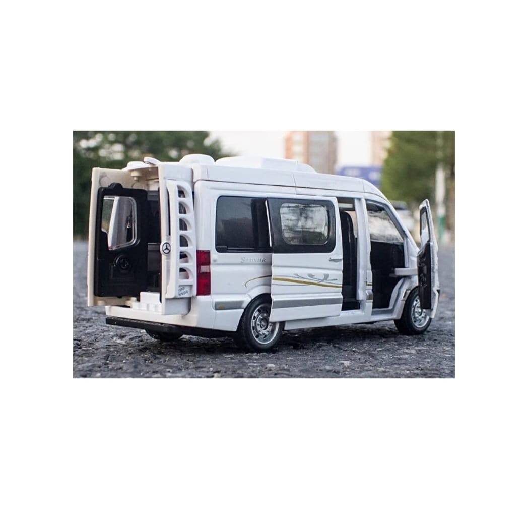 Masinuta metalica mecanica, tip Mercedes Benz Sprinter, scara 1:32, usi mobile, portbagaj mobil, alb, 14 cm