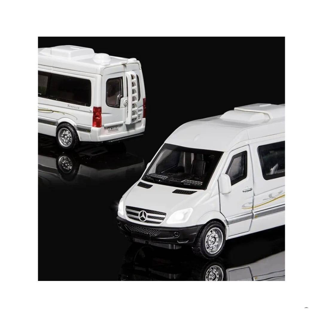 Masinuta metalica mecanica, tip Mercedes Benz Sprinter, scara 1:32, usi mobile, portbagaj mobil, alb, 14 cm